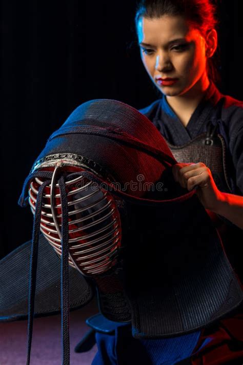 Mujer Kendo Fighter Aislada Arte Marcial Japon S De Lucha De Espadas