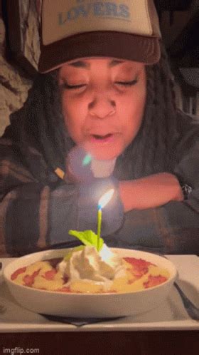 Birthday Cake GIF - Birthday Cake Candle - Discover & Share GIFs