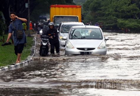 Musim Hujan Datang Banjir Kembali Terjang Gedebage Bandung Foto 2