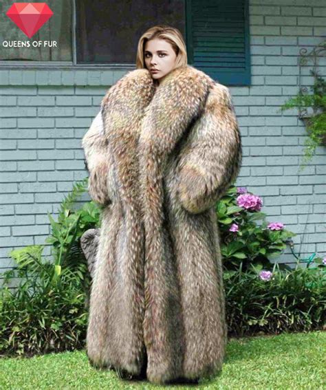 Chloe Moretz In Raccoon Fur Coat By Queens Of Fur Fur Coat Fur Raccoon Fur Coat