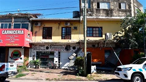 Arroj A Su Hijo De Cinco A Os Desde La Terraza De Un Edificio