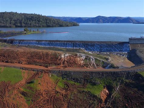 Water flows over spillway at Oroville Dam | KMPH