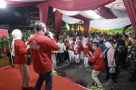 Warga Galur Antusias Padati Malam Puncak Perayaan Hut Ke Ri