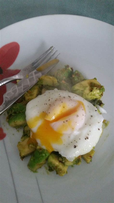 Smashed Avocado With Smoky Paprika And Poached Egg Easy Meals