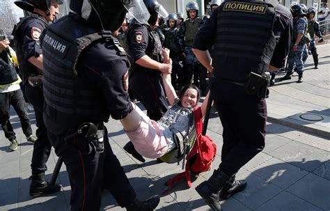 Moscow Police Arrest More Than 1 300 At Election Protest The New York