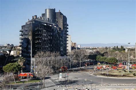 Fotos Del Devastador Incendio En Un Edificio De 14 Pisos De Valencia