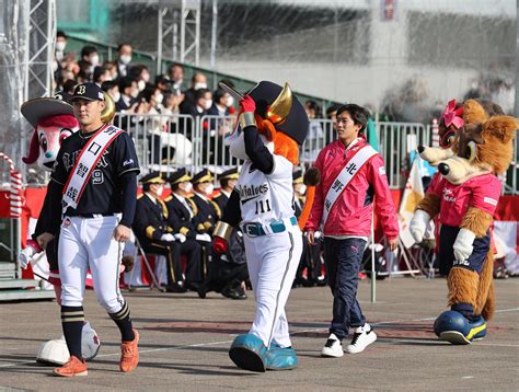 【オリックス】野口智哉が消防出初式に参加 吉田正尚の移籍に「自分たちにとってはチャンス」 プロ野球写真ニュース 日刊スポーツ