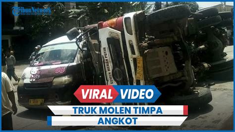 Kecelakaan Truk Molen Terguling Timpa Angkot YouTube