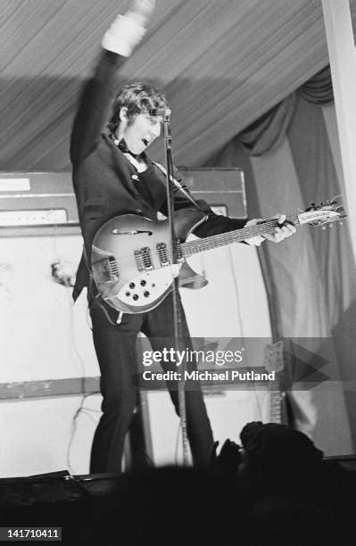 44 Pete Townshend Windmill Stock Photos, High-Res Pictures, and Images ...