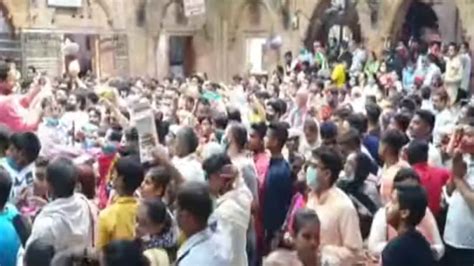 Viralvdoz On Twitter Devotees Throng Banke Bihari Temple On Occasion