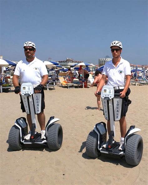 Agenti Su Segway Contro Abusivi Nelle Spiagge Della Sardegna