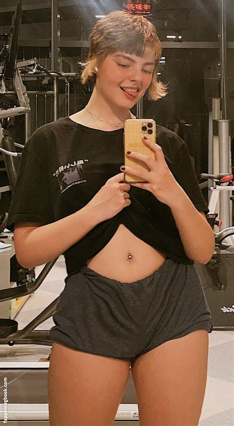 Triz Nude The Fappening Photo FappeningBook