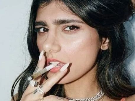 Ex Atriz Porn Mia Khalifa Se D Mal Ap S Apoiar Ataques Do Grupo Hamas Em Israel