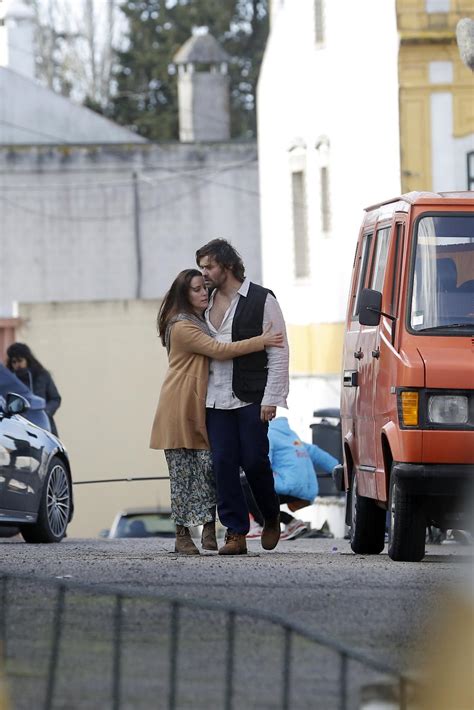 Flor Sem Tempo Leonor foge de Eduardo e volta para a família Fica em