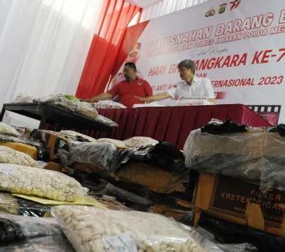 Bawa 9 Kg Ganja WNA Papua Nugini Ditangkap Polisi Saat Makan Di Warung