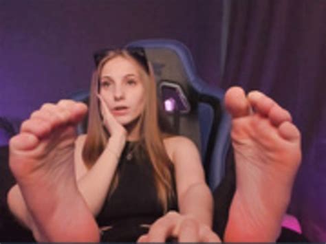 Sime Naughty Feet Tits
