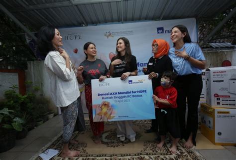 AXA Mandiri Dan Para Nasabah Menyalurkan Bantuan Untuk Pasien Kanker