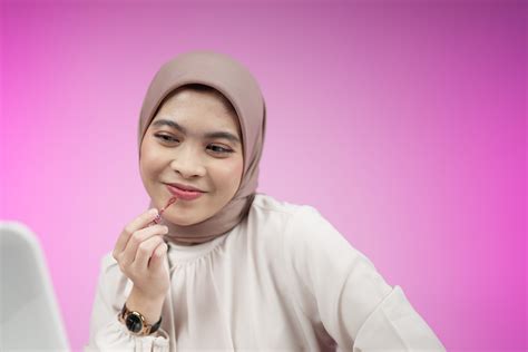 Female Daily Editorial Rekomendasi Lip Tint Lokal Yang Pigmented Dan