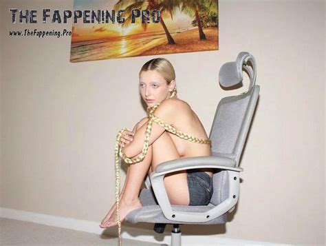 Emma Chamberlain Nude And Leaked Photos The Fappening