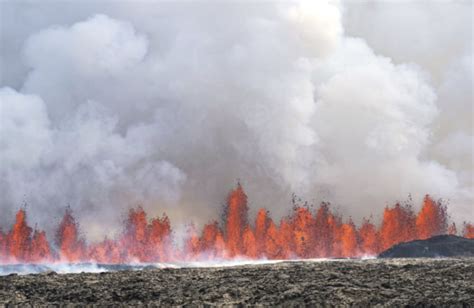 Video Islandia Declara Estado De Emergencia Por Erupci N Volc Nica