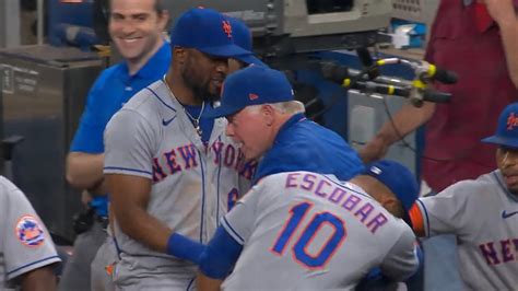 Mets players had fun with Buck Showalter after latest win