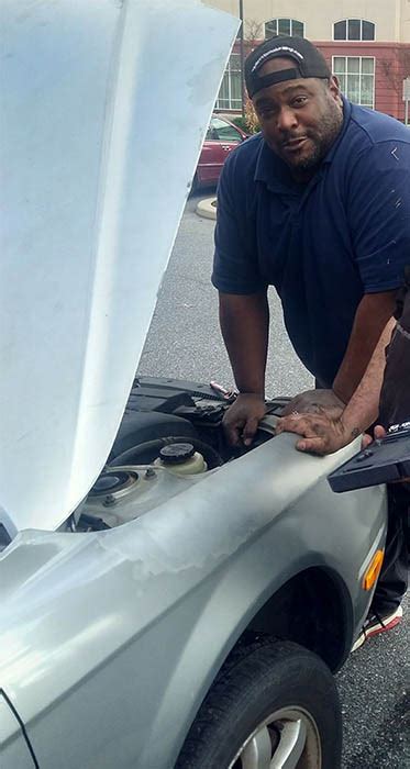 Kind Man Helps Struggling Woman Fix Her Car After It Broke Down On The