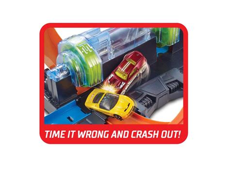 اسباب بازی فقط توی توی TOY TOY پیست ماشین های Hot Wheels سری Actionمدل Corkscrew Crash