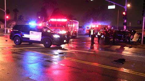 2 Killed After Car Crashes Into Traffic Signal In San Bernardino Abc7