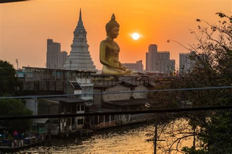 Paisaje De Gran Buddha En La Gran Estatua De Buddha En Bangkok Wat Pak