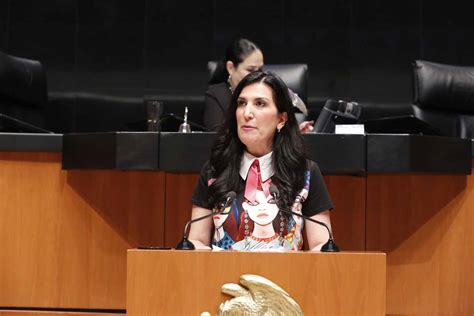 Senadora Kenia López Rabadán con aval del PAN al presentar iniciativa