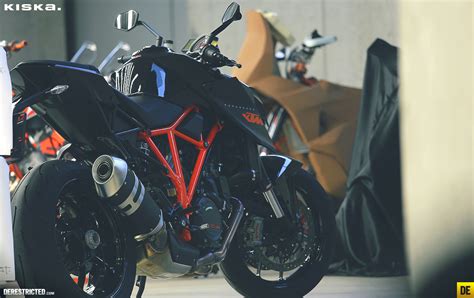 A Black Ktm 1290 Super Duke R Yes Please Autoevolution