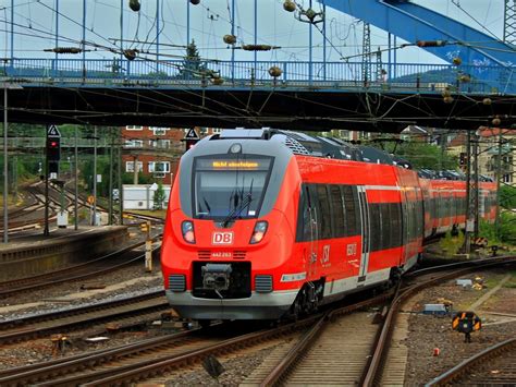 Hamsterbacken Doppel 442 263 und 442 758 fährt am 28 06 2012 unter der