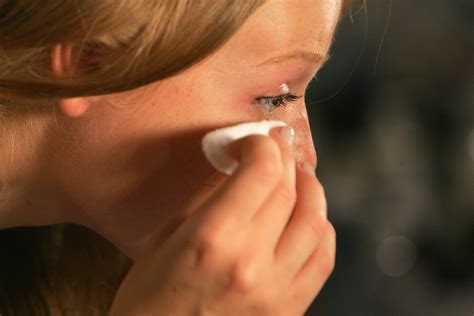 Best Ways To Remove Makeup Before Bed To Ensure All The Day S Goop