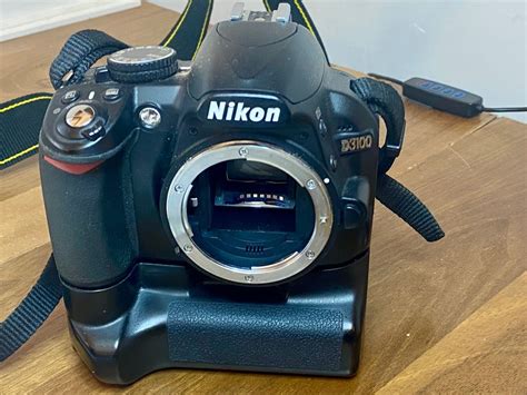 Nikon D3100 Battery Grip Avec Seulement 20000 Déclics Appareil Photo Numérique Catawiki