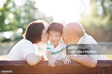 Grandma And Grandpa Kissing Stockfotos En Beelden Getty Images