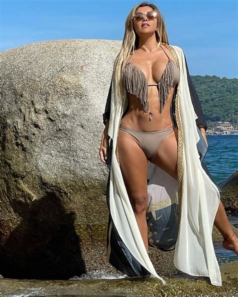 Aleida Núñez deja ver su tatuaje más íntimo mientras posa en bikini FOTOS