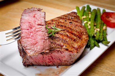 Enlighten Yourself on How to Broil a Steak in an Electric Oven