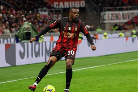 Ac Milan Pierre Kalulu Ac Milan Indisponible Face Naples