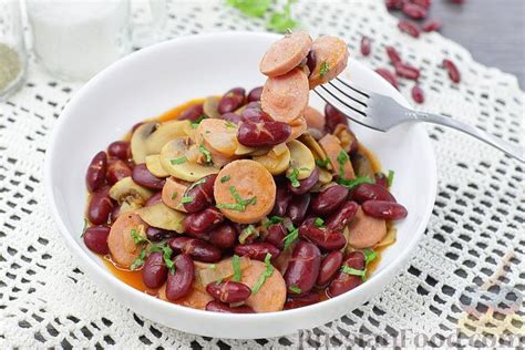 Рецепт: Фасоль с грибами и сосисками на RussianFood.com