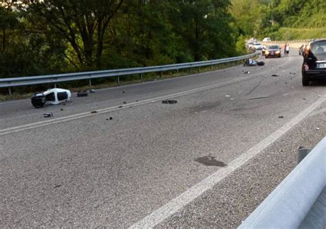 Incidente Sulla Provinciale Moto Si Spezza In Due Varesenews Foto