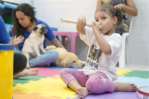 Crianças autismo fazem tratamento terapia musical na Arena Cão