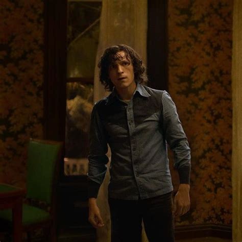 Том Холланд в трейлере сериала «Переполненная комната»