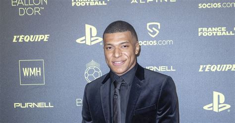 Kylian Mbappé Photocall De La Cérémonie Du Ballon Dor 2021 Au Théâtre Du Châtelet Le 29