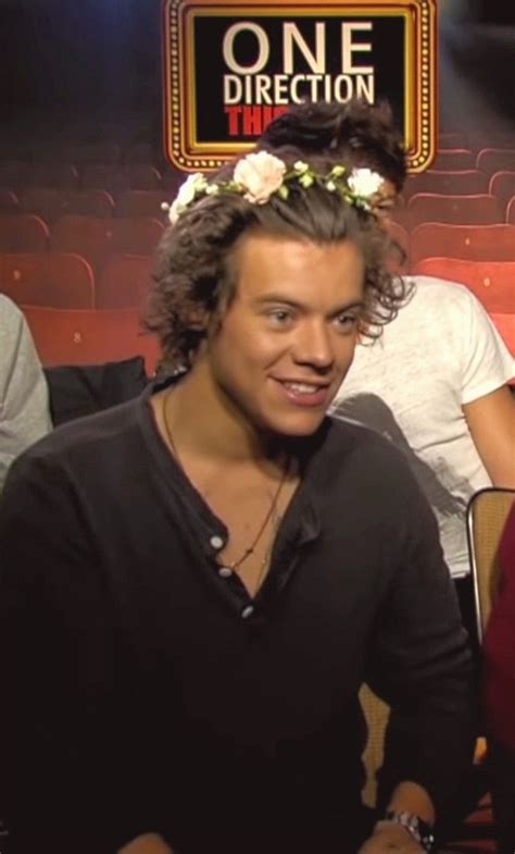 harry styles flower crown | Harry styles pictures, Harry styles, Harry ...