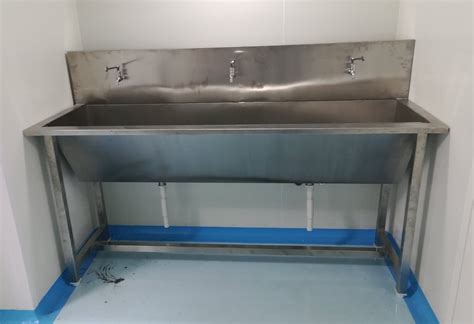 Silver Feet Ss Surgical Scrub Sink Station For Hospital At Rs