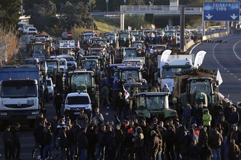 Protesty Rolnik W We Francji Blokuj Autostrady I Drogi Niszcz