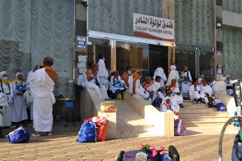 Bus Jemaah Haji Indonesia Berdatangan Di Arafah