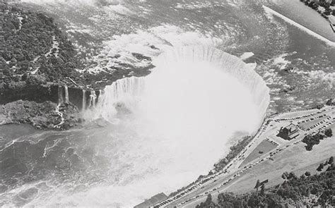 Upbeat News - Engineers Drained The Niagara Falls And Uncovered Its ...