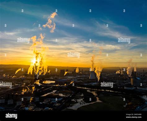 Grangemouth Oil Refinery, Grangemouth, Scotland, UK Stock Photo - Alamy