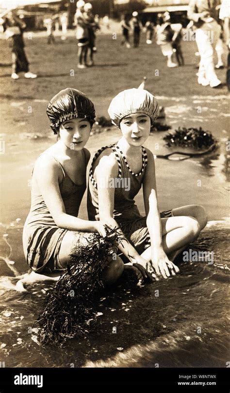 [ 1910s Japón Las Mujeres Japonesas En Traje De Baño ] Dos Mujeres